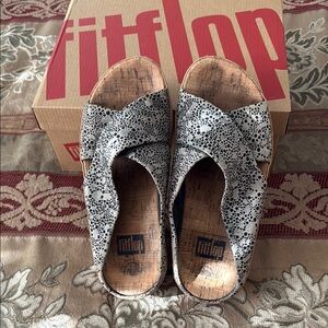 FitFlop Women's Speckled Black and White Sandals